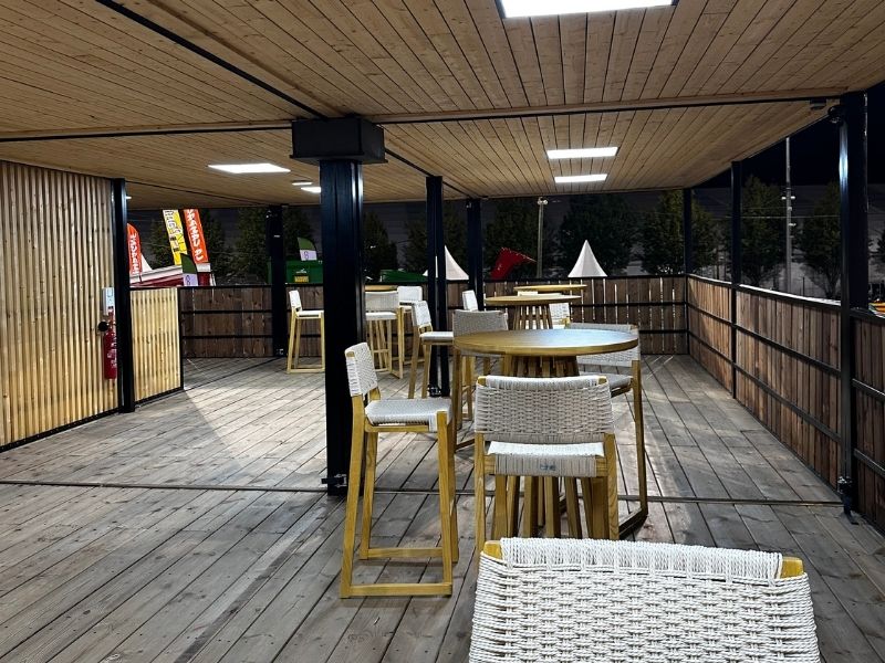 Structure modulaire réemployée du Rooftop des Arvernes sur deux niveaux